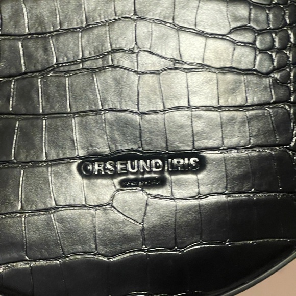 Orseund Iris Black Croc-Embossed Round Apple Leather shoulder Bag - Picture 6 of 11